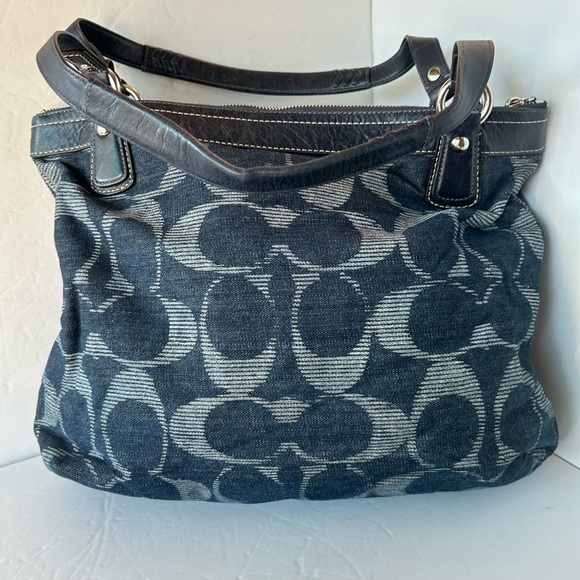 Coach NWOT Poppy Navy Denim Signature Optic Large Tote - Picture 4 of 14